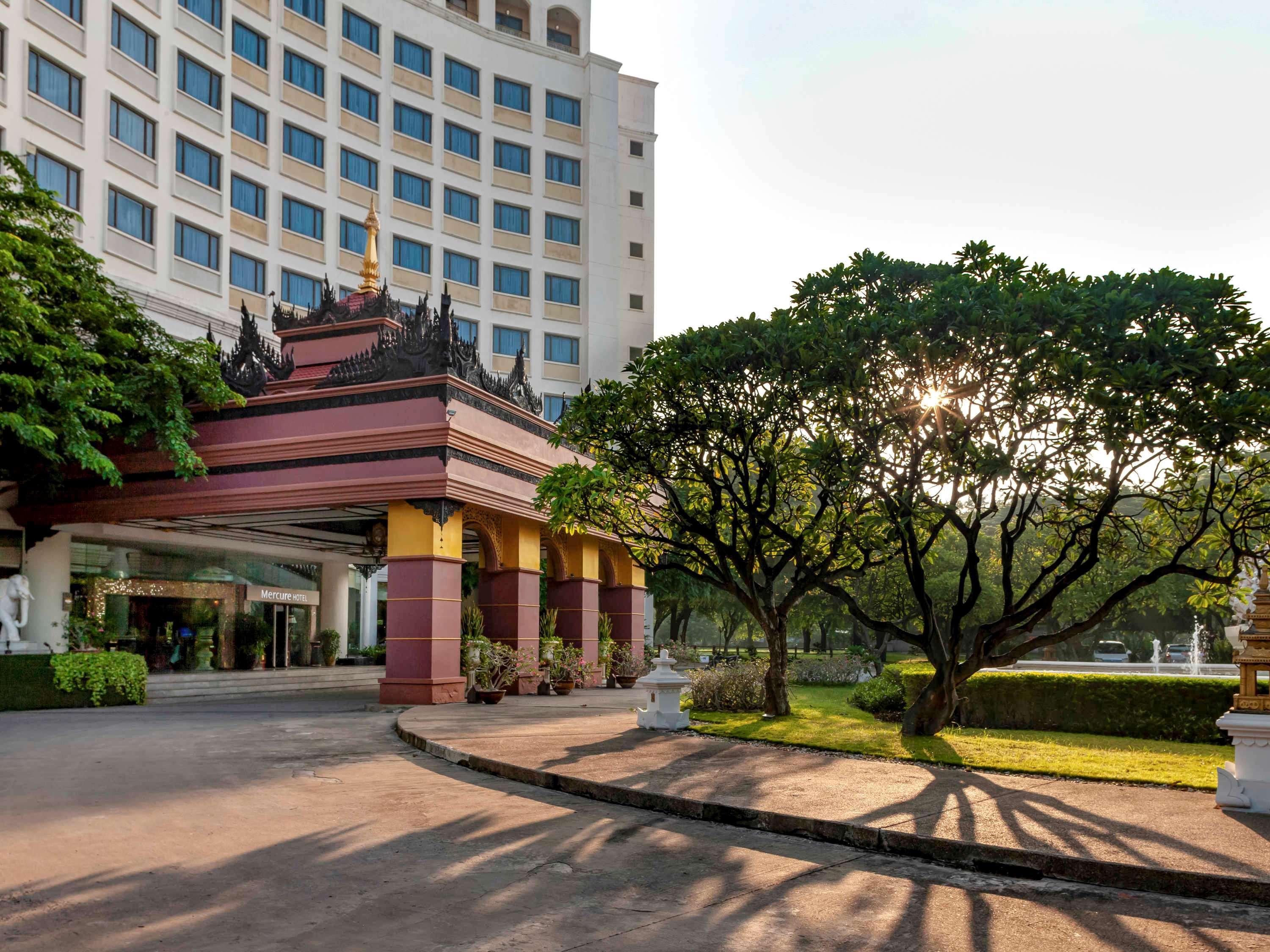 Mercure Mandalay Hill Resort Exteriör bild