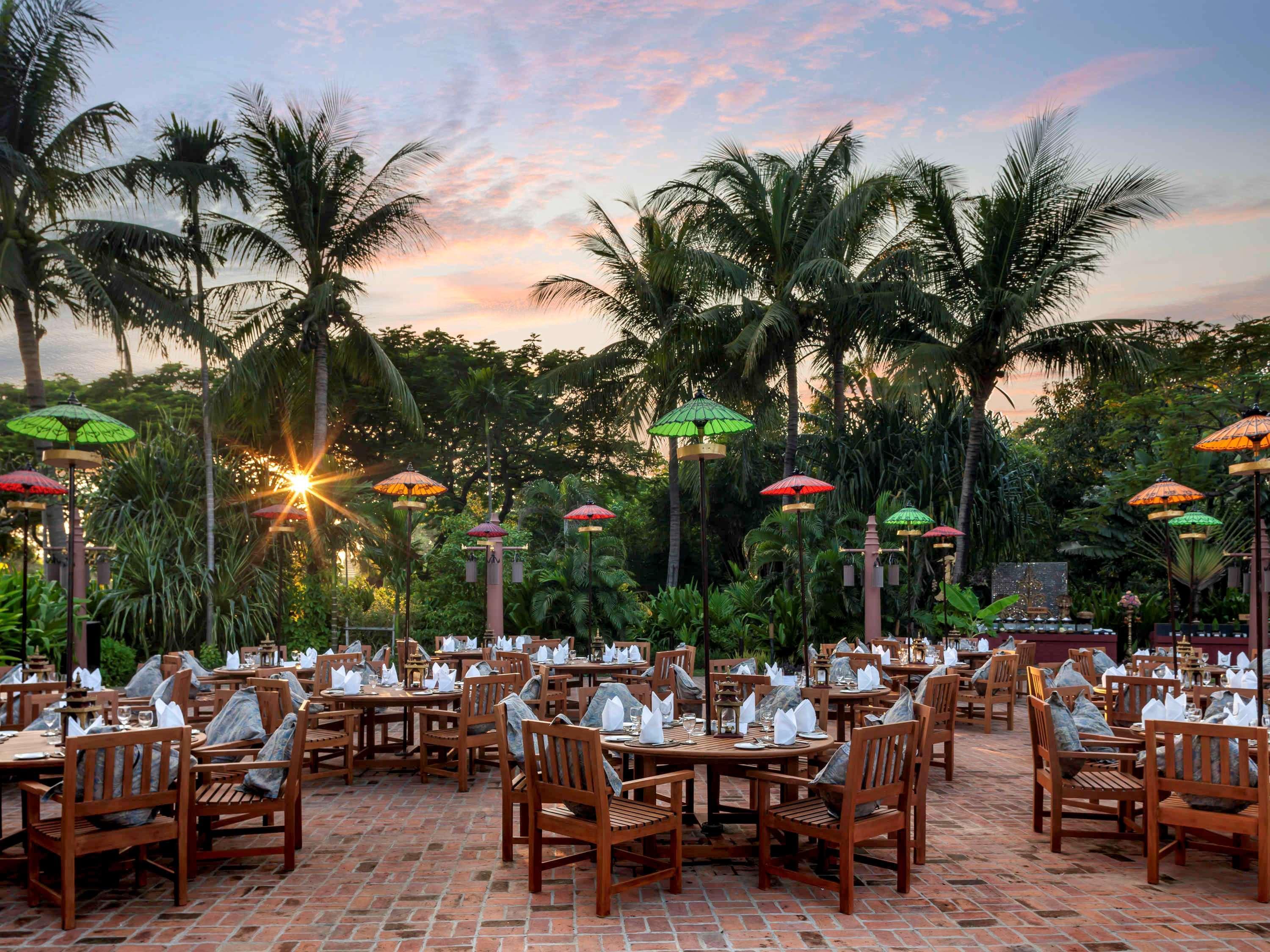 Mercure Mandalay Hill Resort Exteriör bild